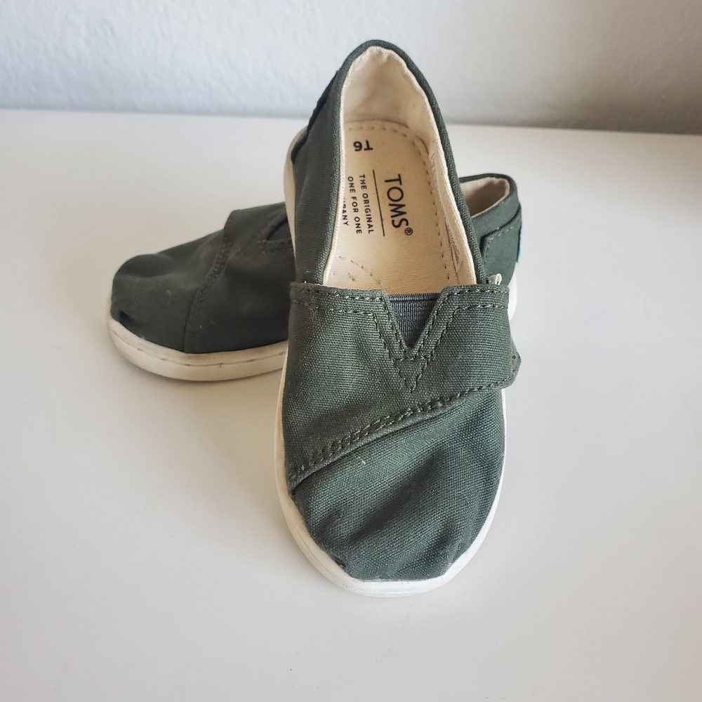 Toms | Tiny Toms Classic Canvas Shoes in Pine